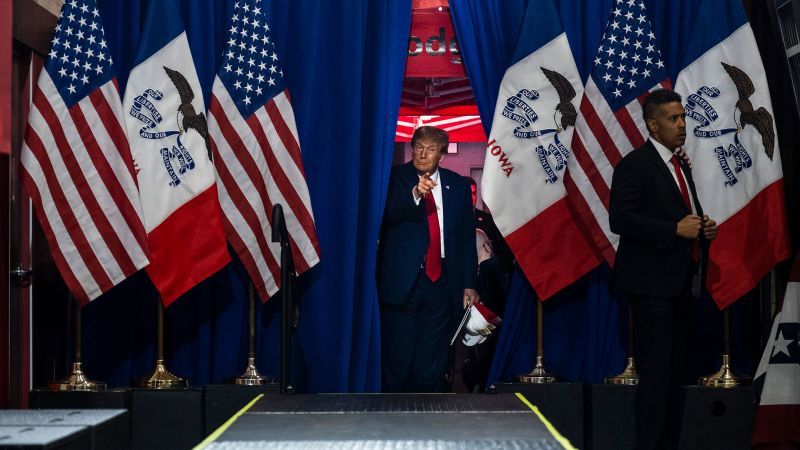 "Trump's Dominance in Iowa Persists Despite DeSantis and Haley's Efforts"