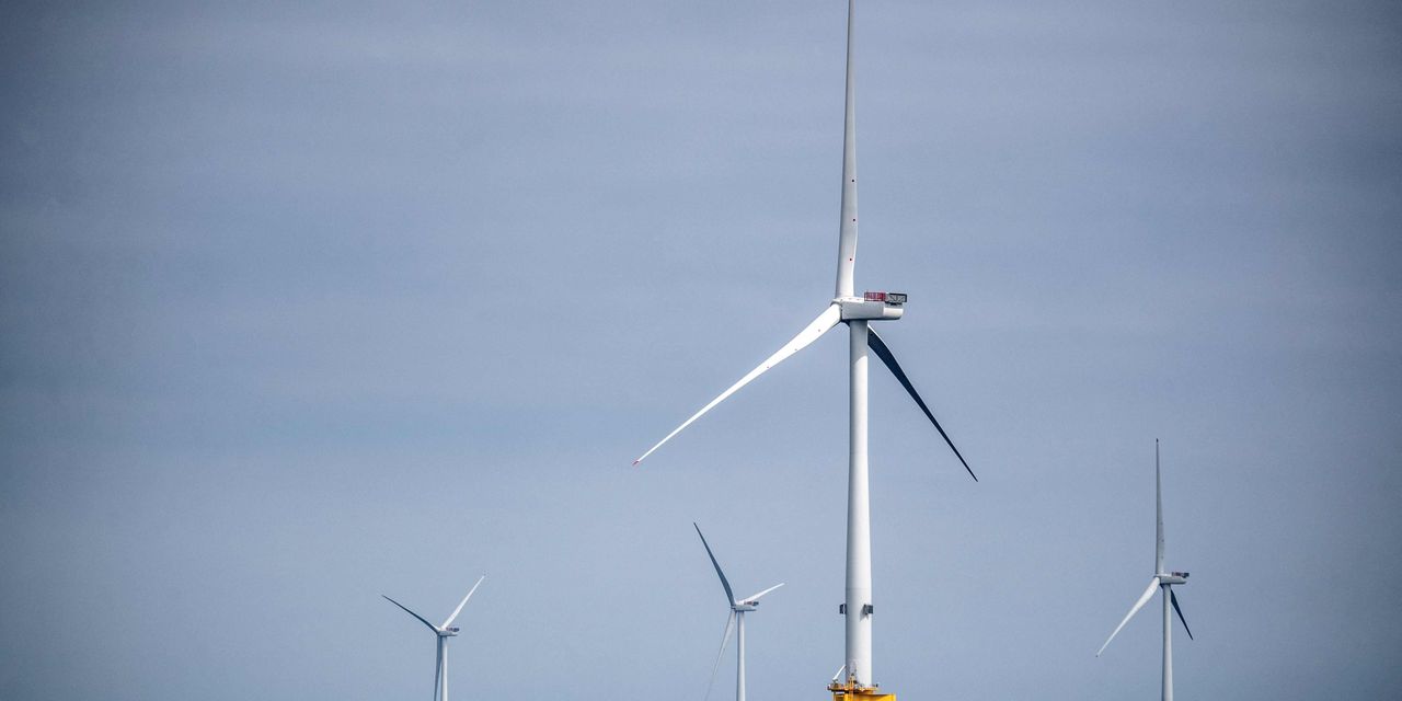 The Troubling Challenges Facing the Wind Industry
