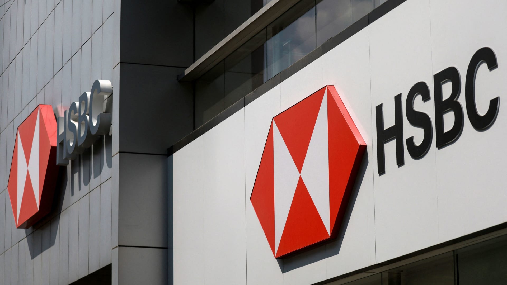 Featured image for HSBC's Q3 Profit Declines Despite Revenue Boost Amid Madoff Lawsuit