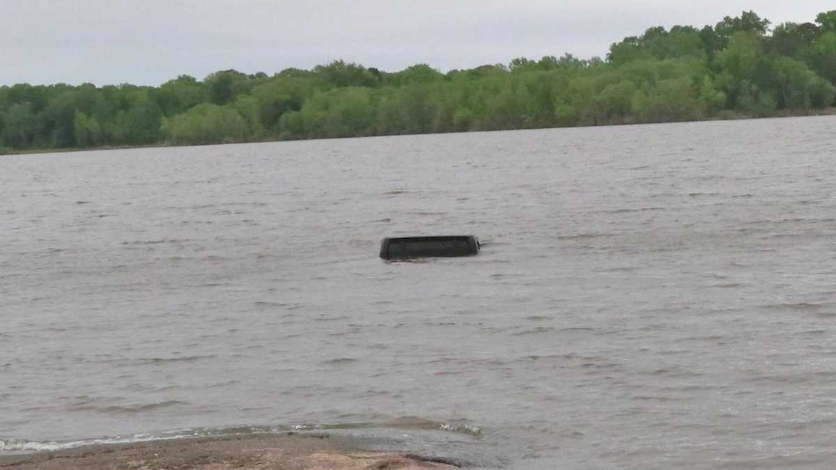 Woman miraculously survives after being trapped in submerged Jeep in Texas