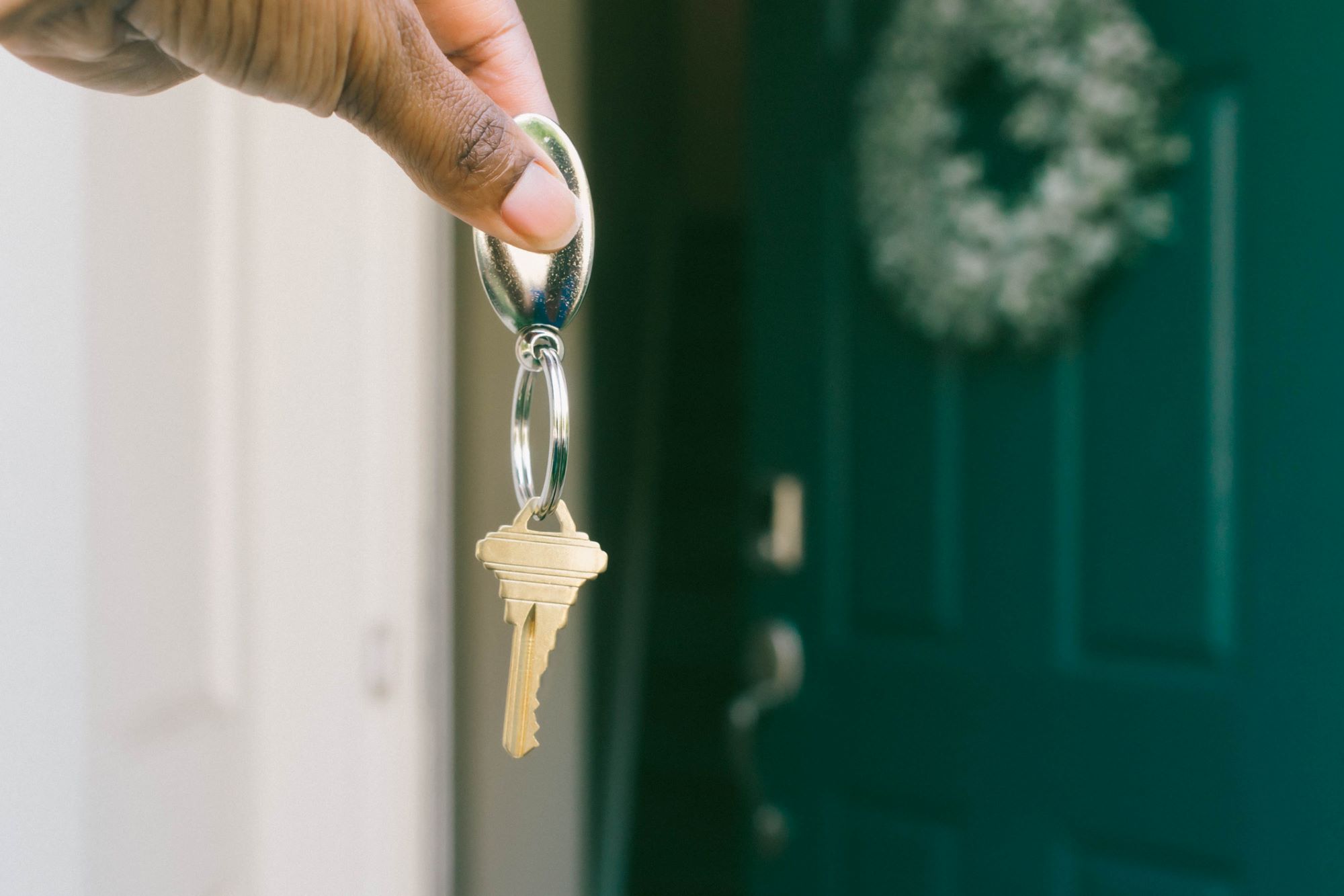 "Unlocking the Housing Market: 2024 Mortgage Rate Projections and Savings"