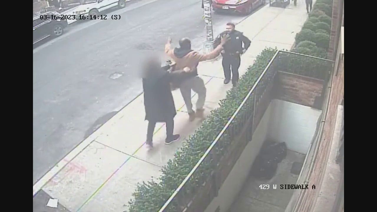Featured image for Good Samaritans assist NYPD in taking down armed suspects in Manhattan.