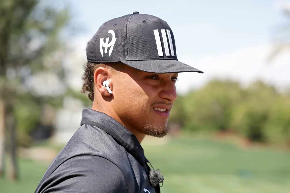 "The Match: Mahomes and Kelce Upset Curry and Thompson in Epic Showdown"