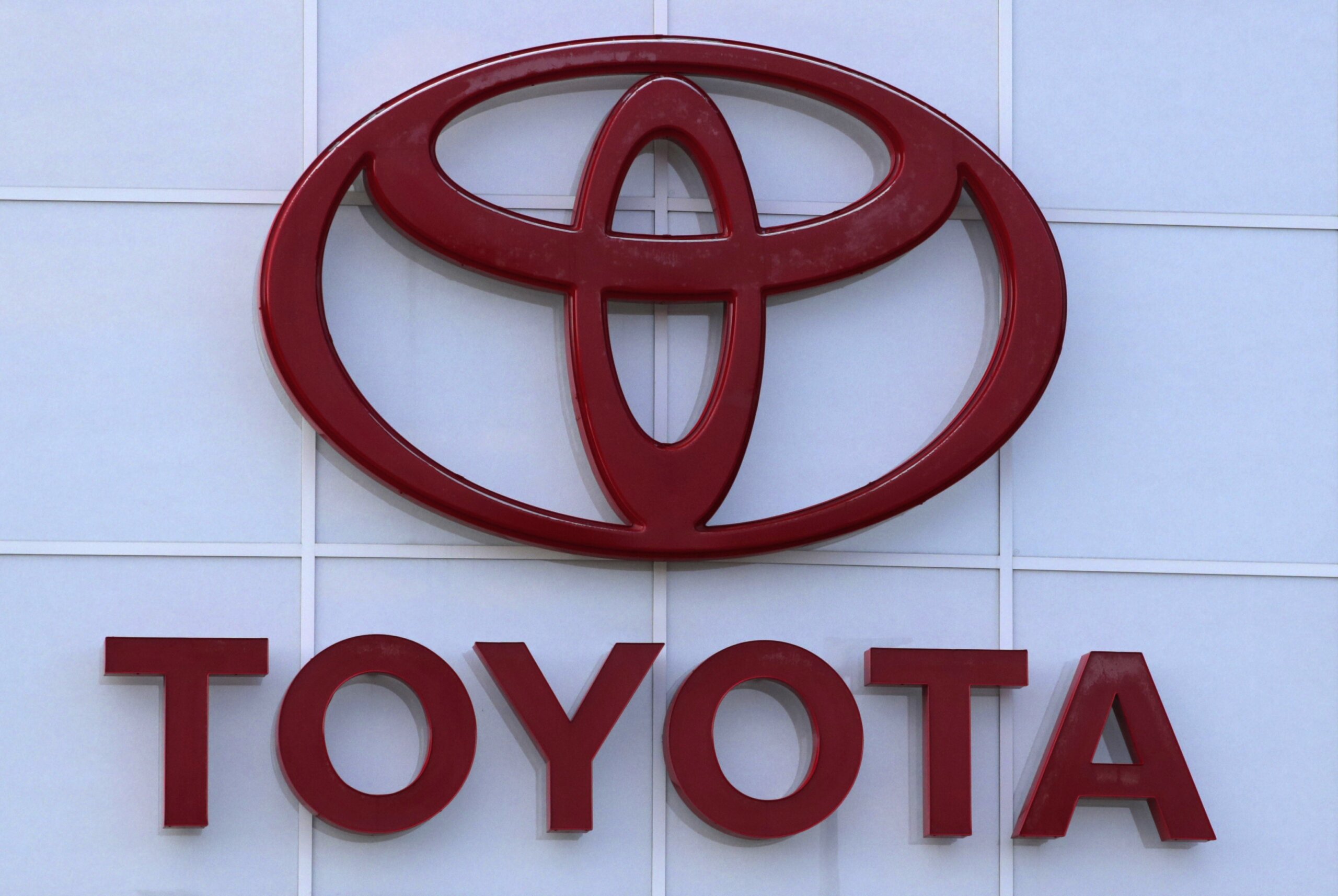 Toyota recalls 1 million vehicles in US for air bag and short circuit issues