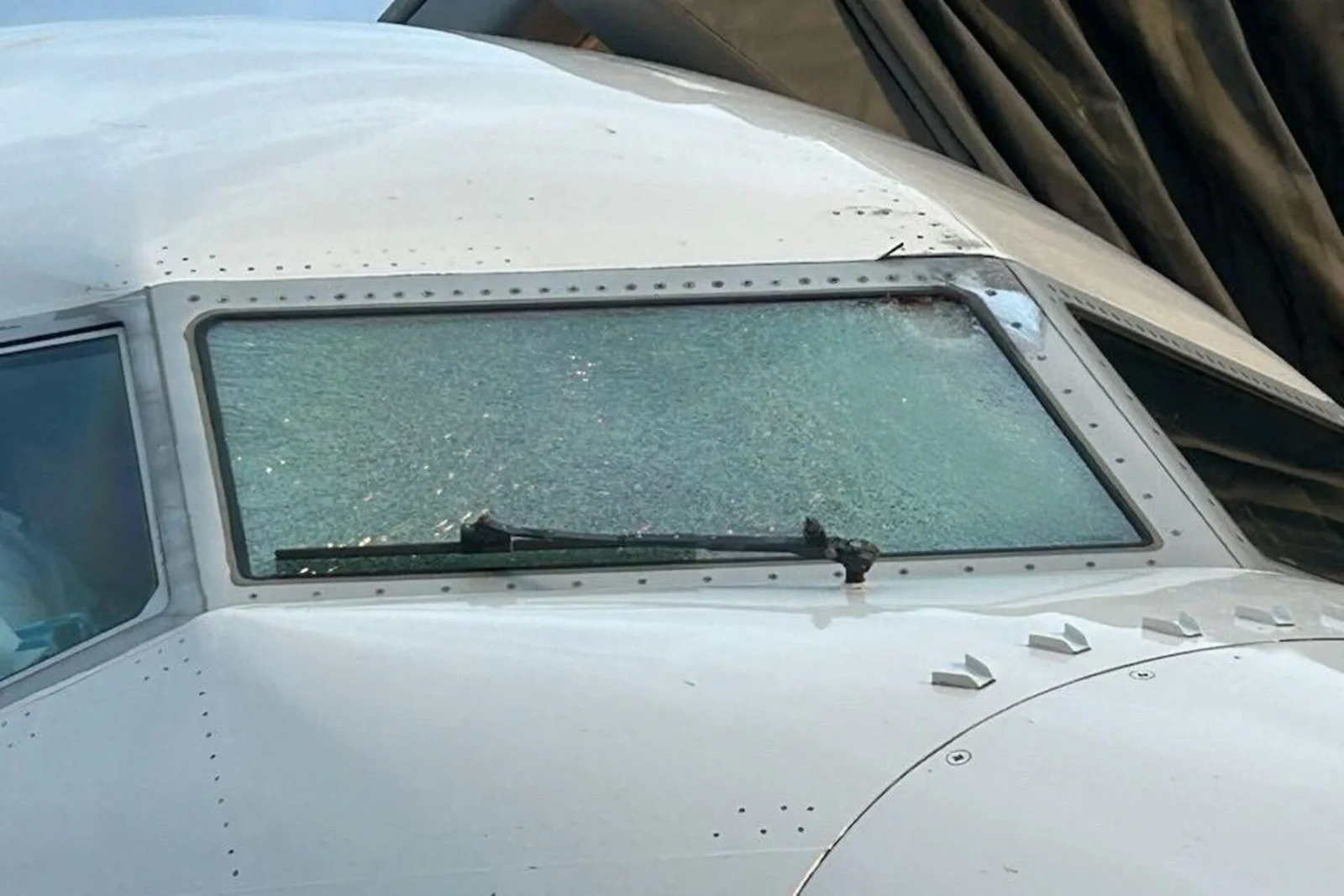 Featured image for Weather Balloon Likely Caused Windshield Damage on United Flight