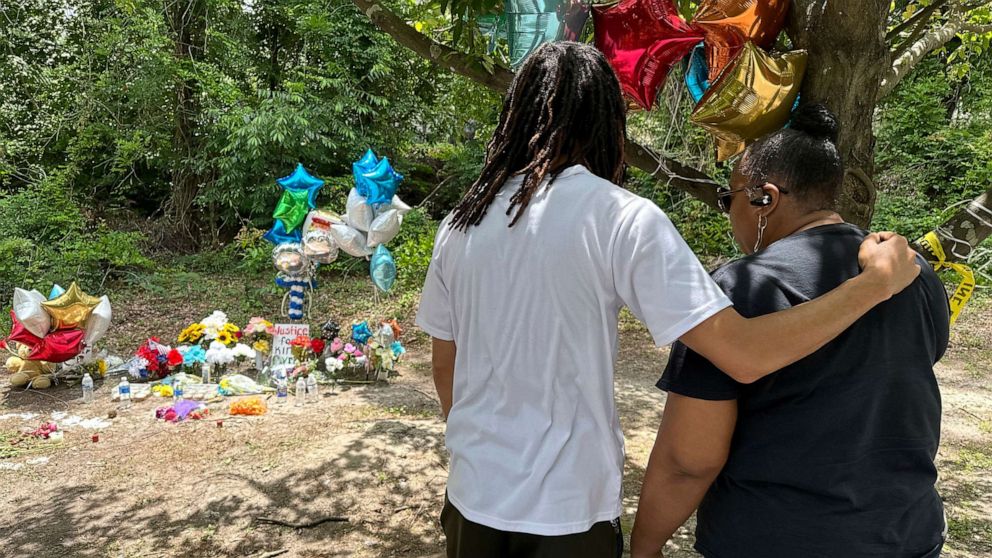 "Shoplifting Allegations Lead to Fatal Shooting by Store Owner in South Carolina"