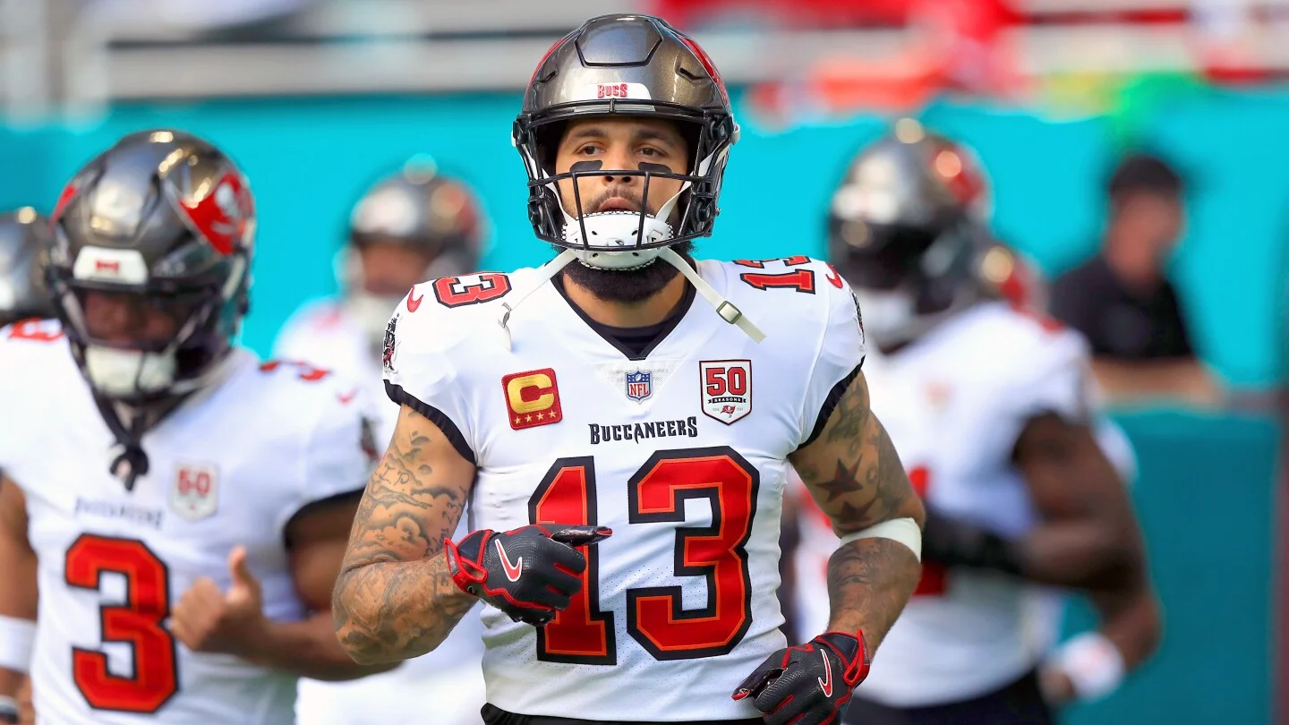 Mike Evans hits the open market as NFL suitors circle