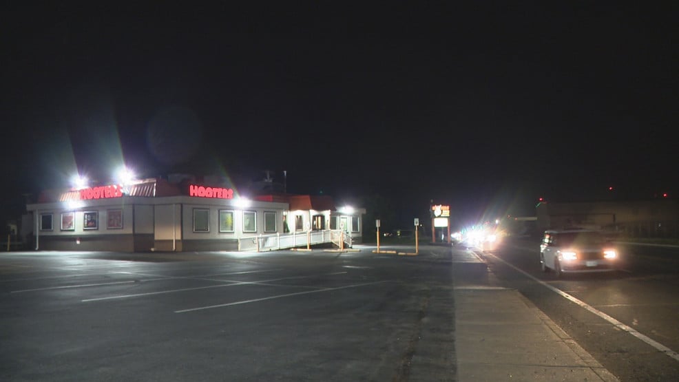 Featured image for Hooters Shuts Down Warwick Location