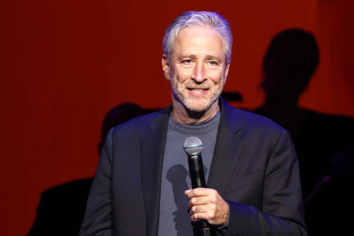 "Jon Stewart's Controversial Return to The Daily Show Sparks Political Debate"