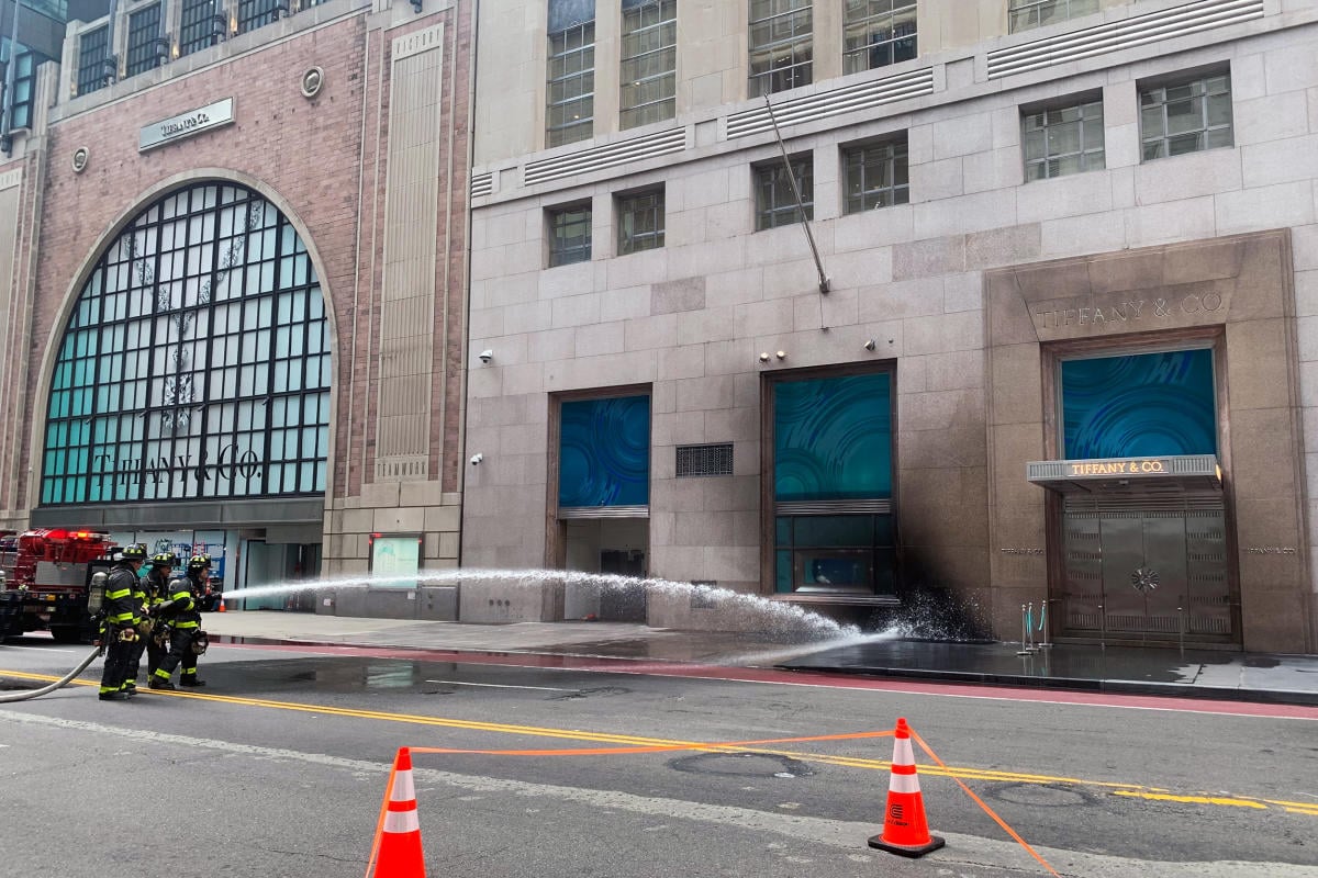 Featured image for Blaze engulfs iconic Tiffany's flagship store in Manhattan