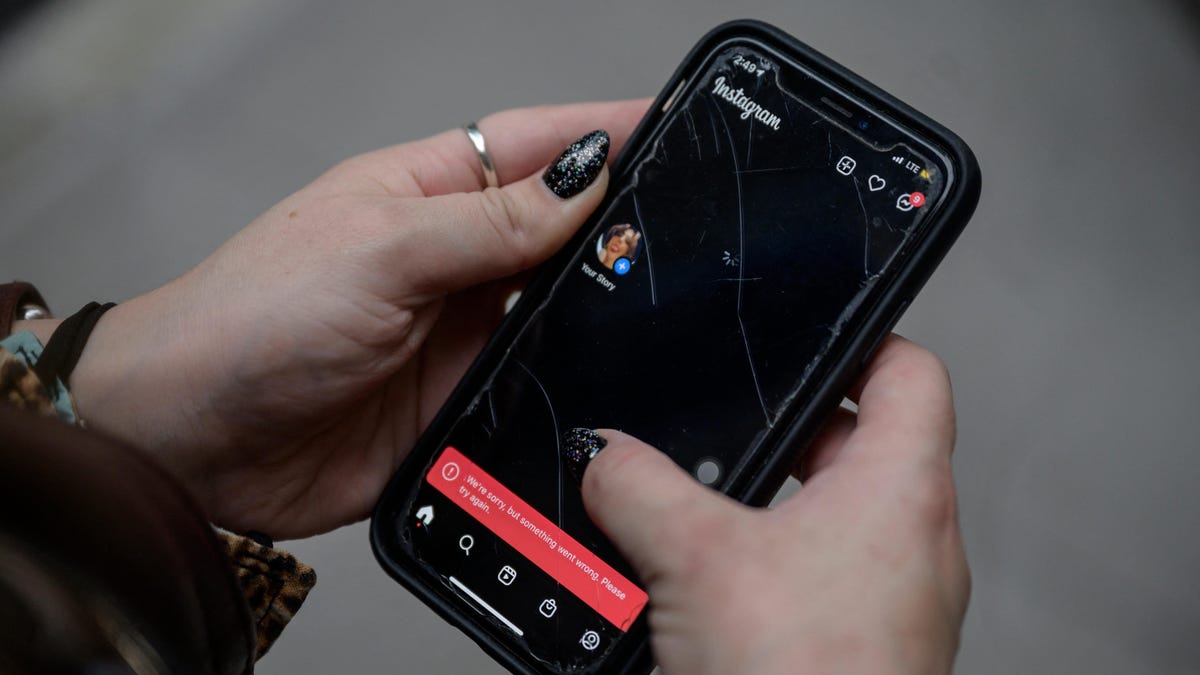 "Global Outage: Instagram, WhatsApp, and Facebook Services Offline"