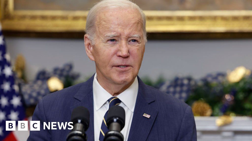 "Biden Urges Ukraine Aid and Border Security Compromises Amid Funding Row"