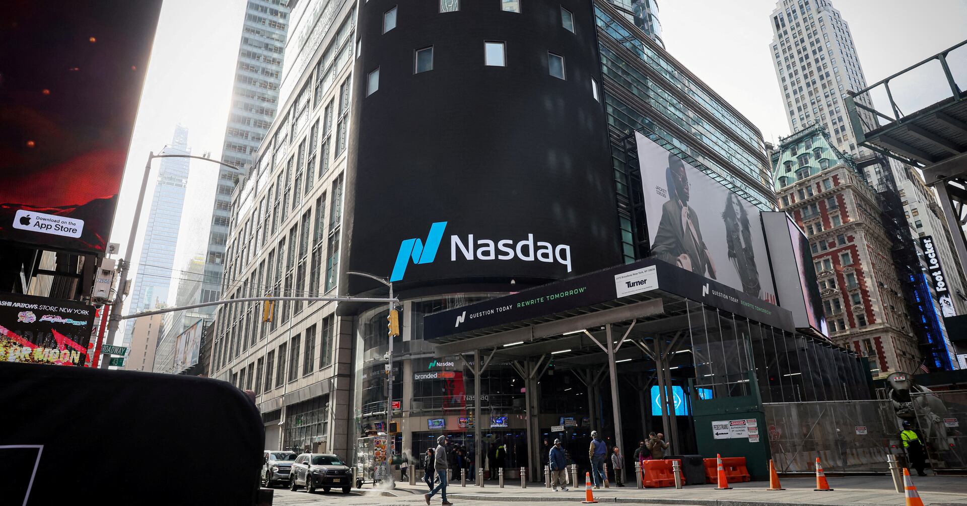 "Stock Market Records Strongest Q1 Since 2019, S&P 500 Notches Best Start"