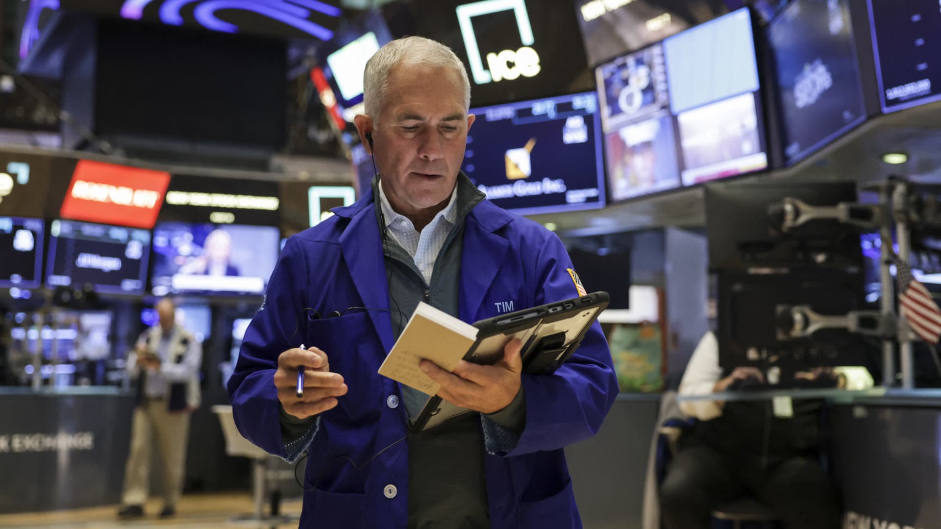 Featured image for Stock Futures Climb as Tech Giants Report Strong Earnings