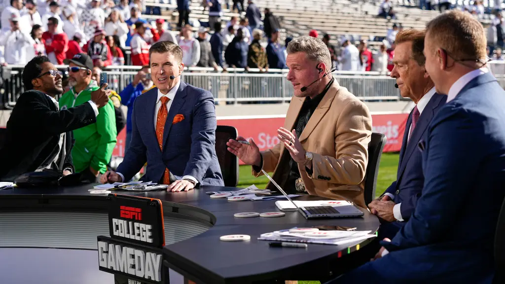 Featured image for Kirk Herbstreit Slams Cowboys as 'Train Wreck' on ESPN