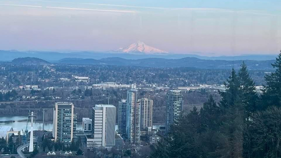 "Oregon Winter Weather: Cold Start with Low-Elevation Snow and Cascades Mix"
