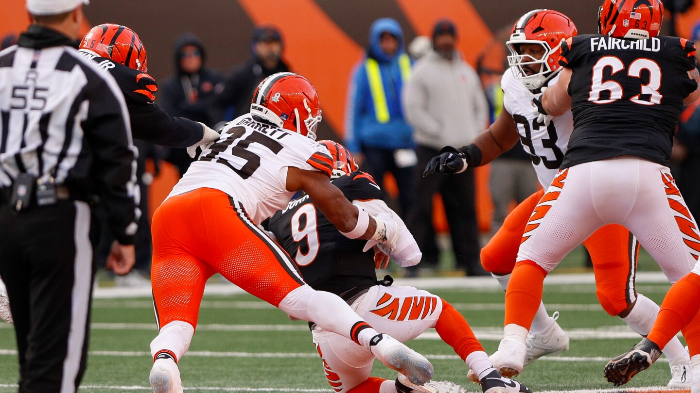 Featured image for Myles Garrett Breaks NFL Sack Record with 23rd Sack