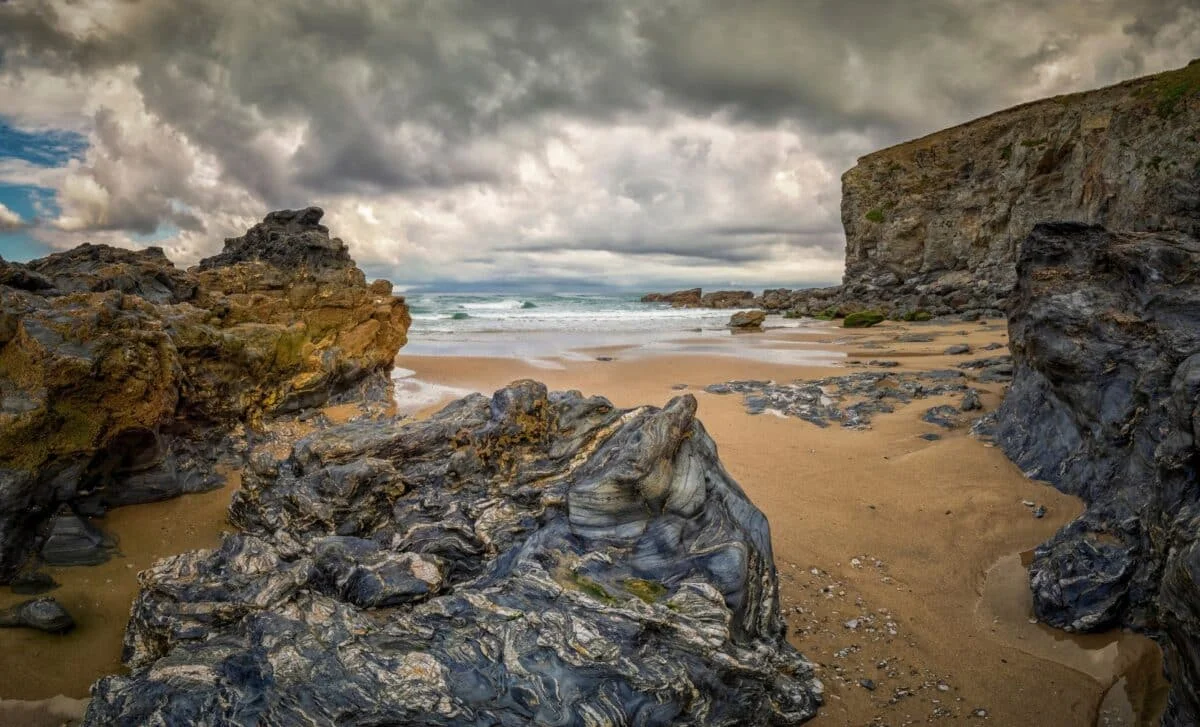 Portugal Beach Unearths 150-Million-Year-Old Dinosaur Nest