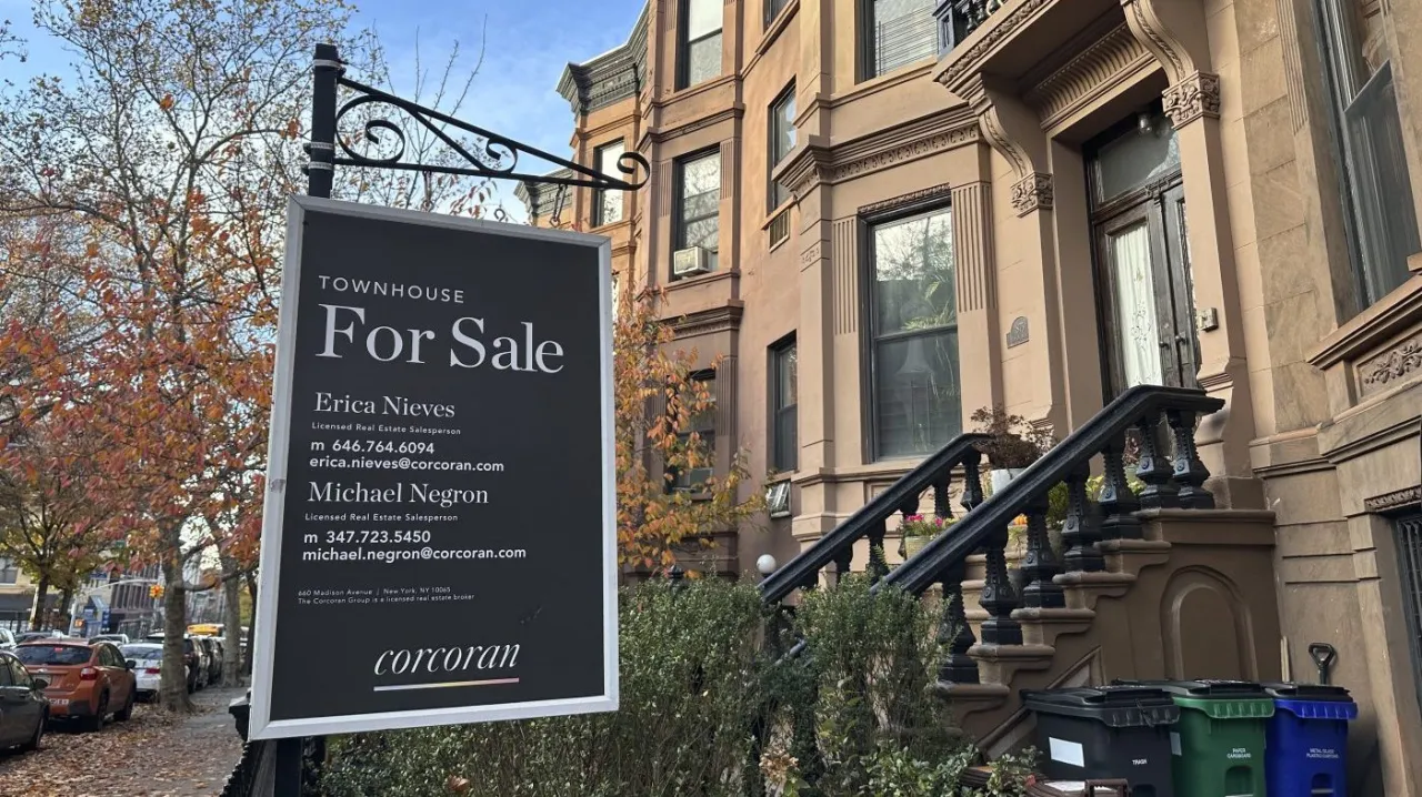 Featured image for Home Sellers Outnumber Buyers by Largest Margin in 12 Years