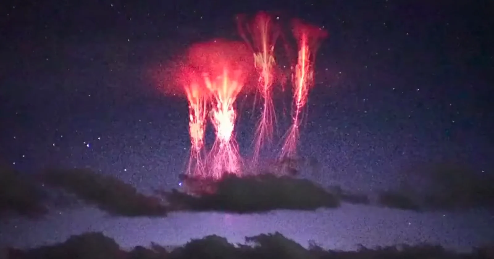 Featured image for Spectacular Red Sprite Lightning Lights Up Tibet Sky