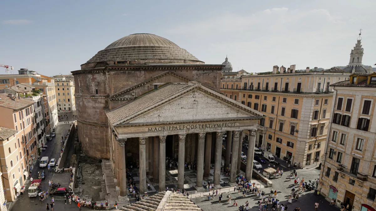 Featured image for Japanese Tourist Dies After Fall from Rome's Pantheon