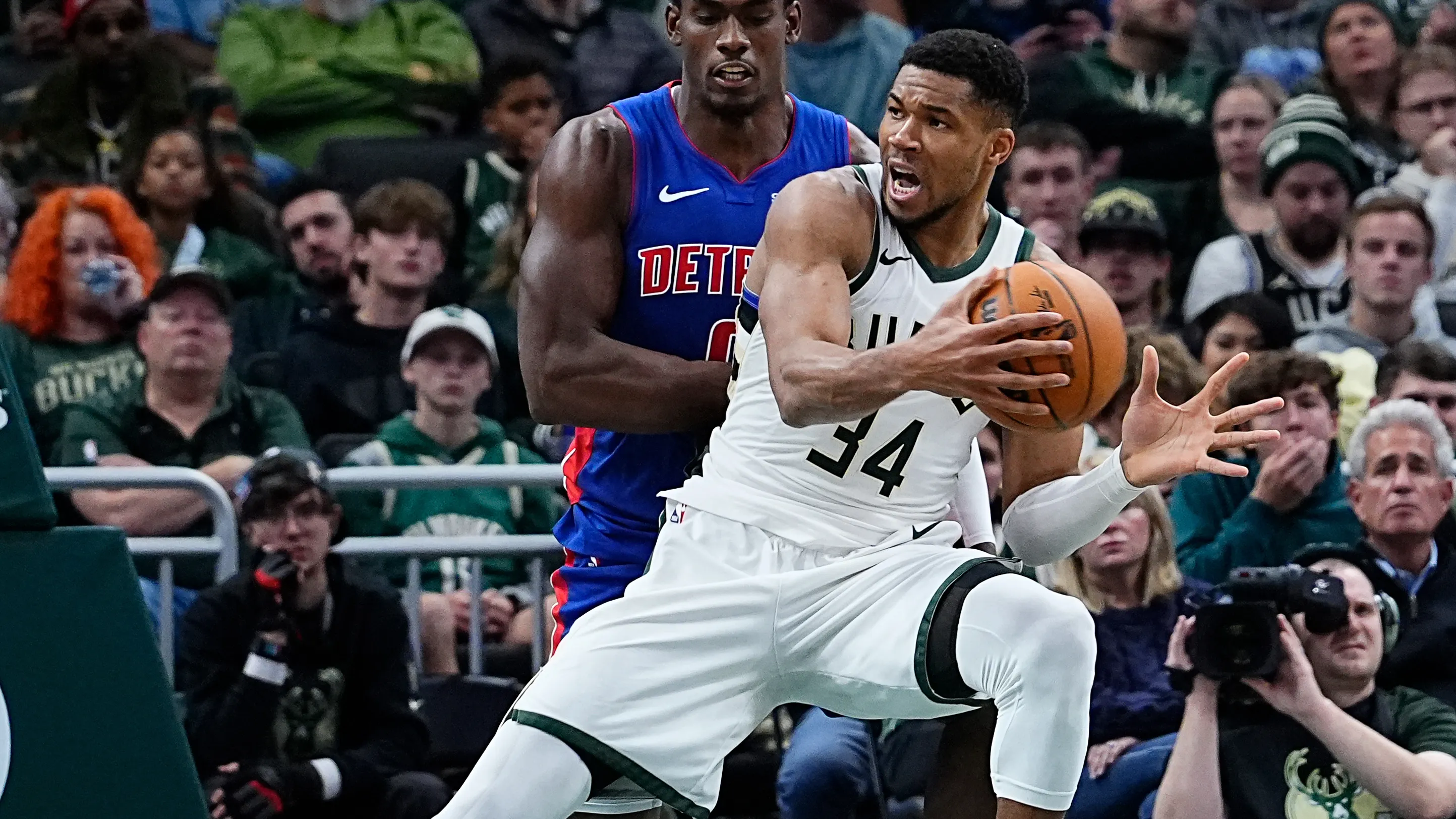 Featured image for Giannis' 59-point surge powers Bucks past Pistons in thrilling comeback