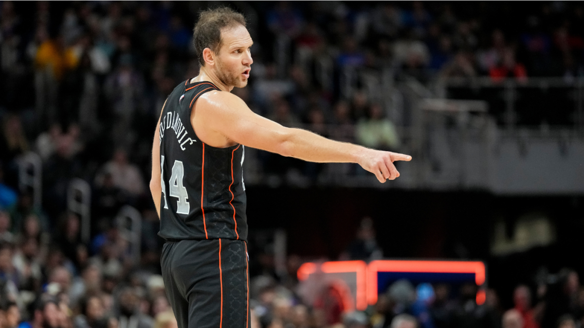 Featured image for "NBA Trade Deadline 2024: Winners, Losers, and Live Updates on Every Deal"