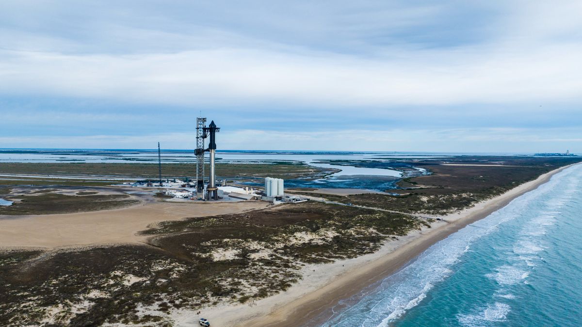 "SpaceX Prepares for Starship's 3rd Test Flight"