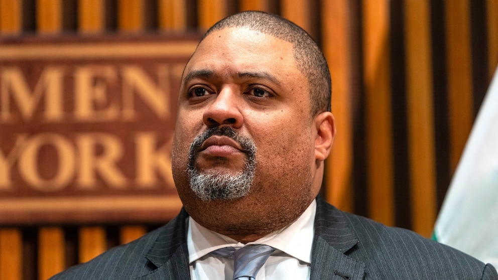 Manhattan DA Exonerates Two Men After Decades-Long Wrongful Convictions