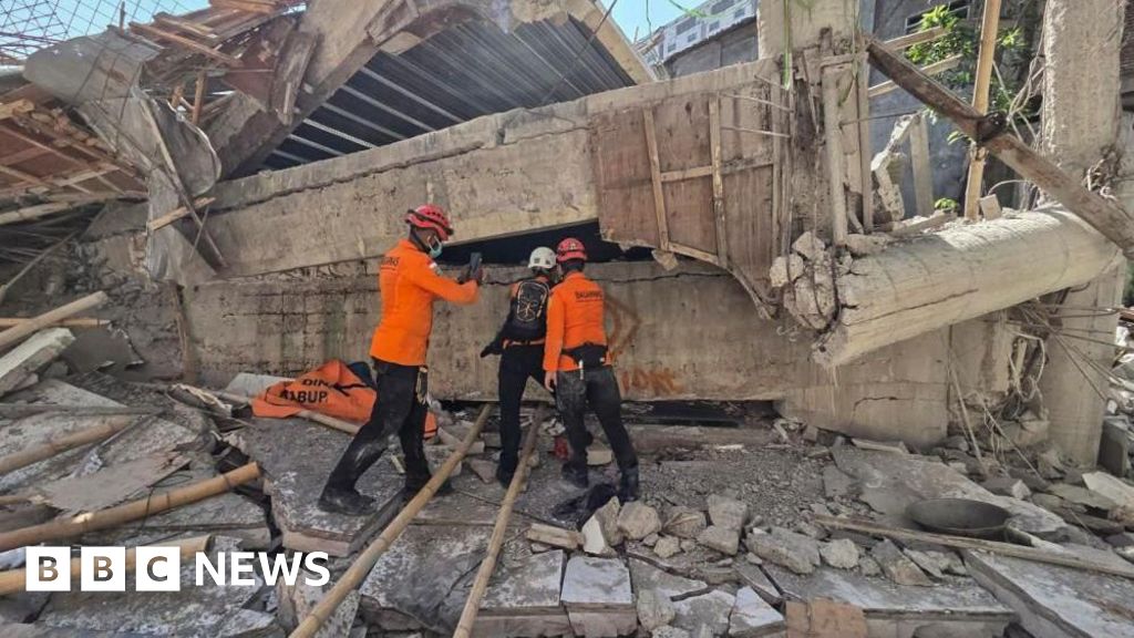 Featured image for Death Toll Rises to 65 in Indonesian School Collapse, Search Ongoing