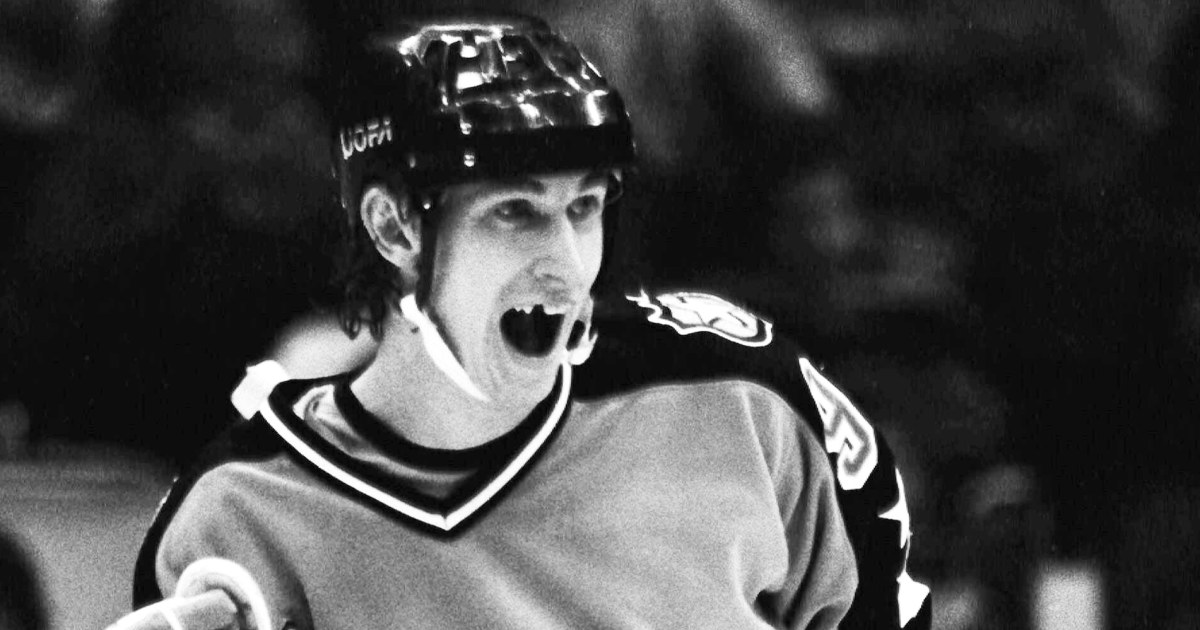 "Unopened Case of Hockey Cards, Potentially Including Wayne Gretzky's Rookie, Sells for $3.7M"