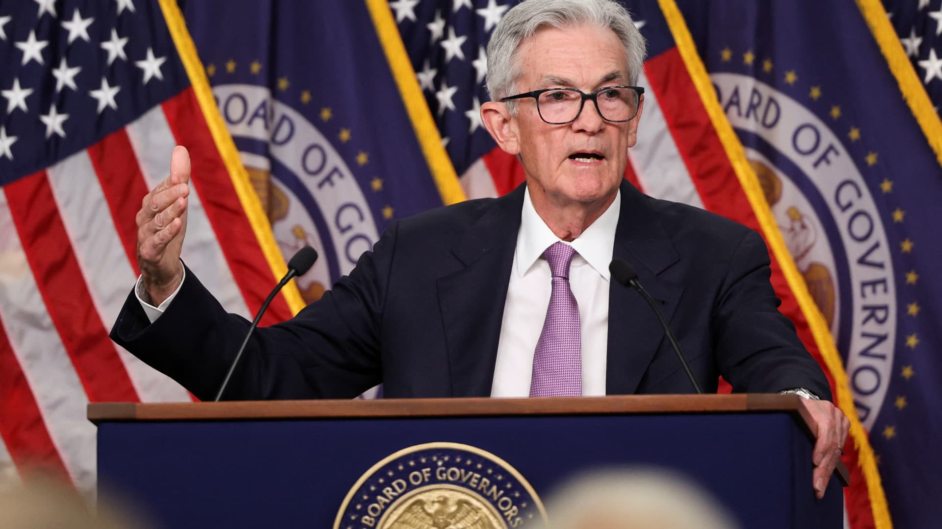 Fed Reduces Interest Rates Again Amid Economic Concerns