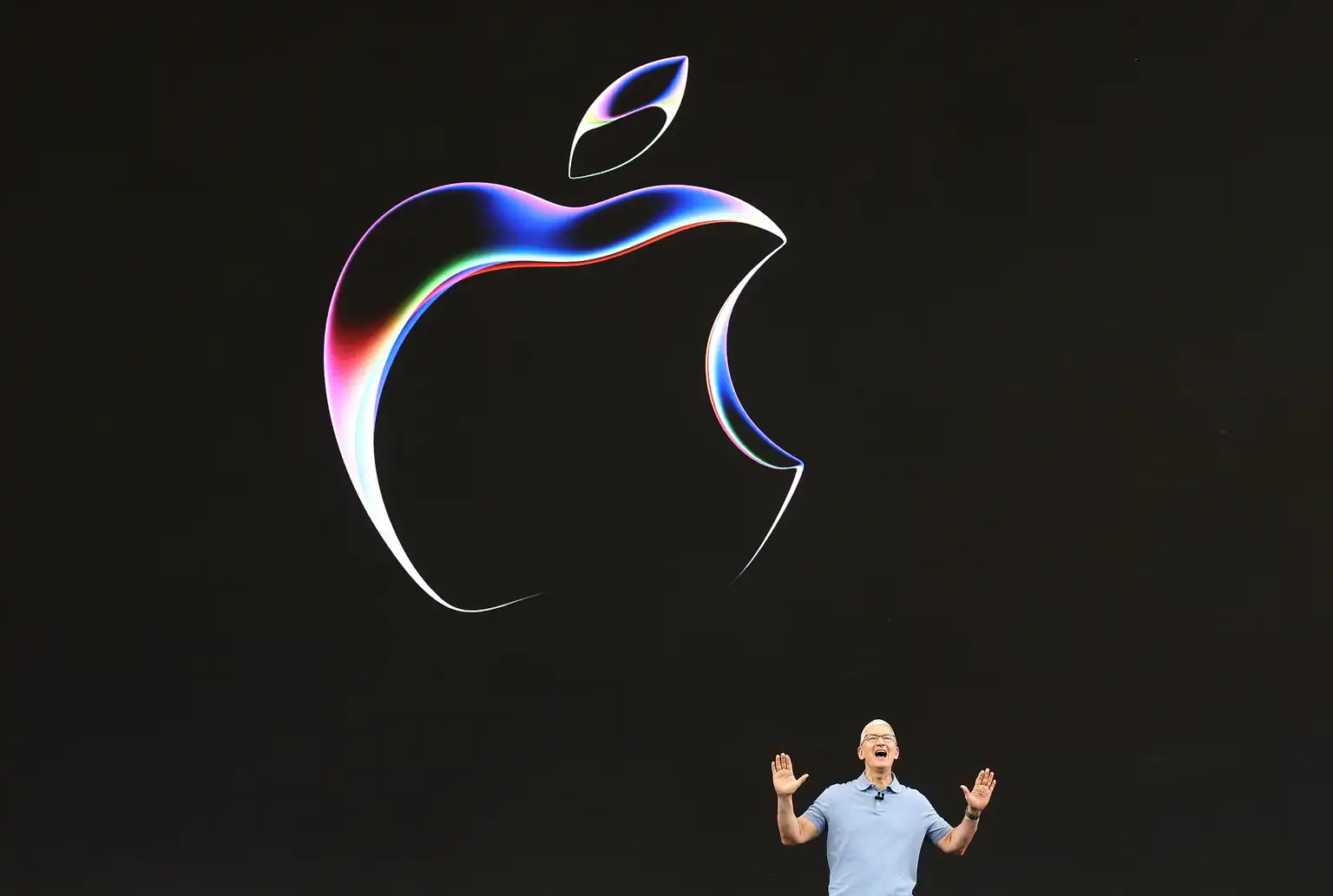 "Assessing Apple's Future: Stock Value, Wall Street Sentiment, and Trading Strategies"