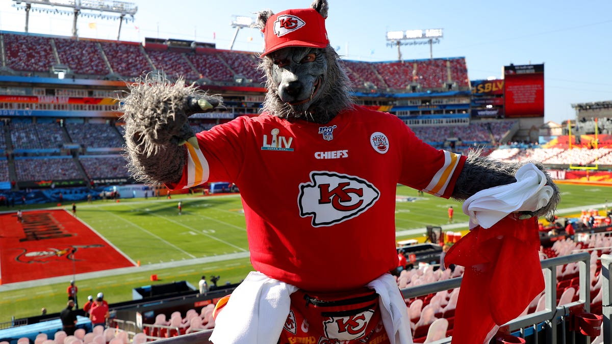 "ChiefsAholic Superfan Pleads Guilty to Bank Robbery Spree"