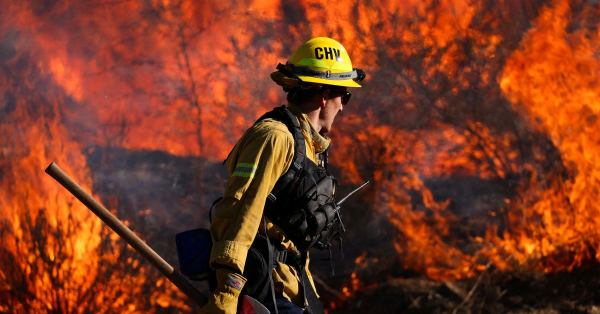 "Massive California Wildfire Forces Thousands to Evacuate Amidst Desert Winds"