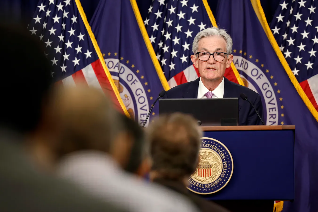 Fed Likely to Cut Rates Amid Rising Inflation Concerns