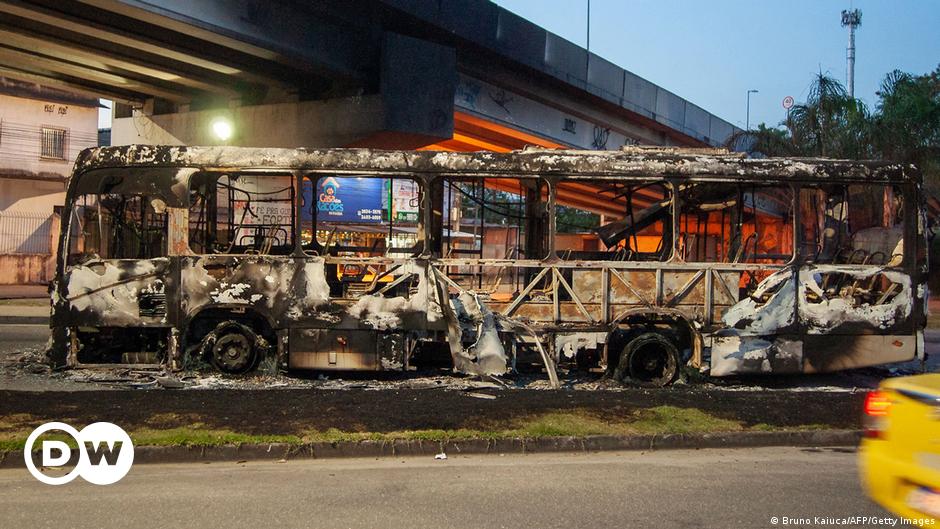 "Brazilian Gangsters Set Fire to Dozens of Buses in Rio After Crime Boss Assassination"
