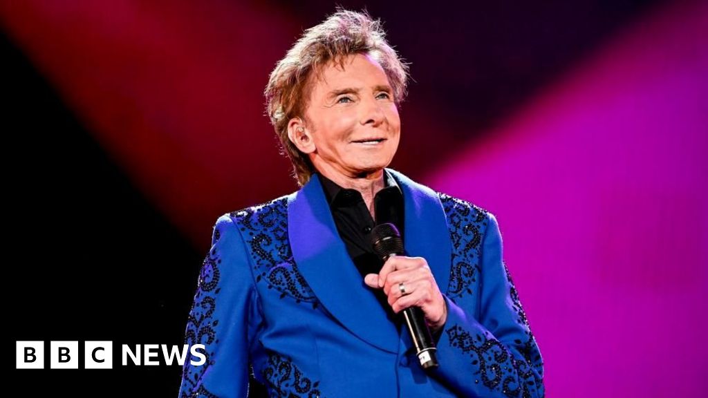Featured image for Barry Manilow to Undergo Surgery for Lung Cancer