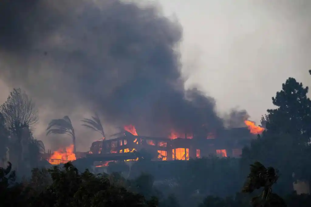 Featured image for Raging Ventura County Wildfire Forces Evacuations and Destroys Homes