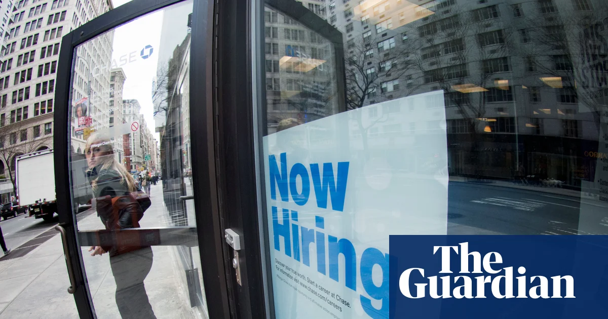 US Economy Faces Uncertainty as Shutdown Delays Key Data
