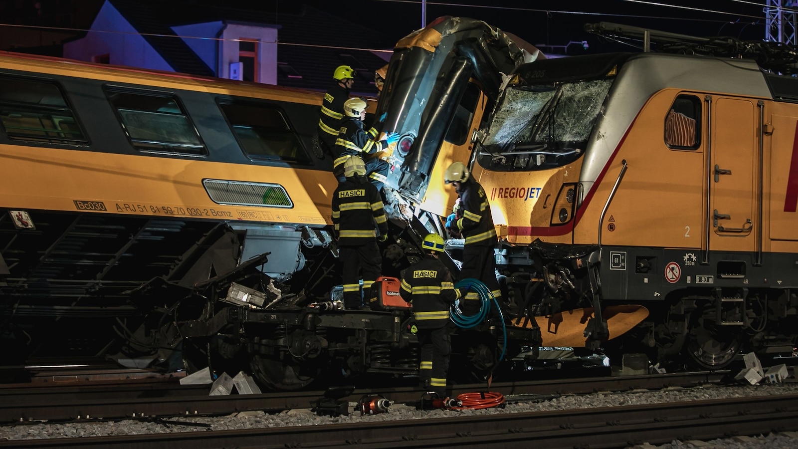 Featured image for Czech Train Collision Kills 4, Injures Dozens