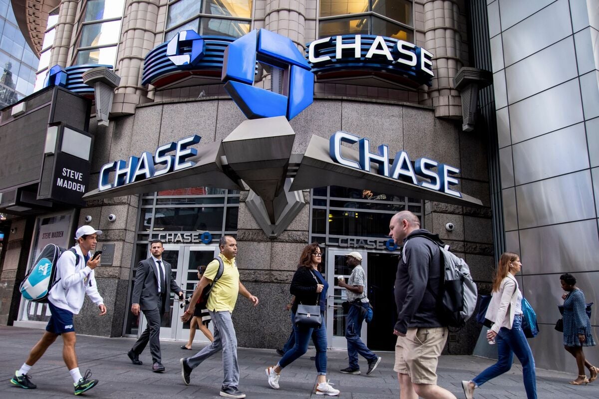 Featured image for JPMorgan Chase Raises Sapphire Reserve Fee to $795 Amid New Perks