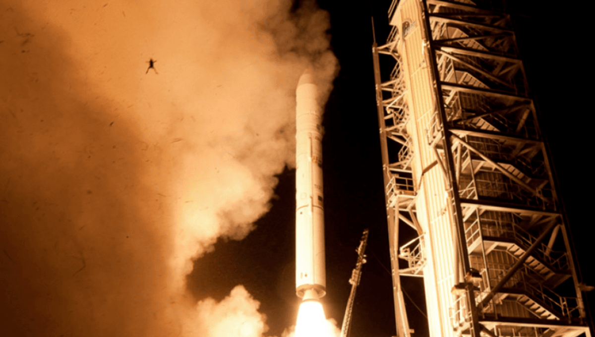 Featured image for NASA's LADEE Frog Photobomb Turns Memorable Launch