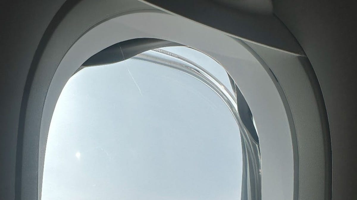 Featured image for "Missing Window Panes on London to Orlando Flight Sparks Emergency Landing"