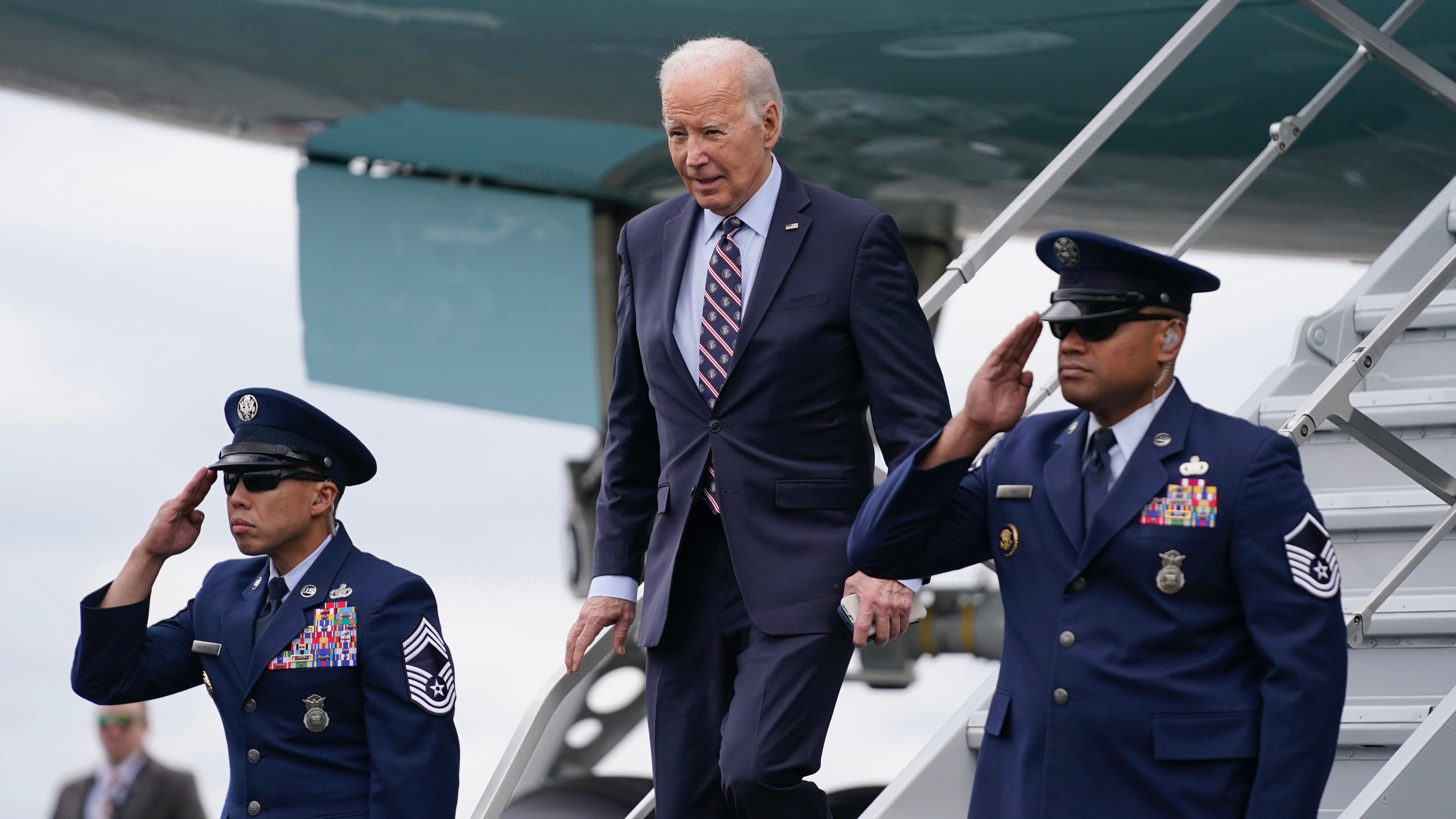 "Biden's Approval Rating Plummets, Raising Concerns for Reelection"
