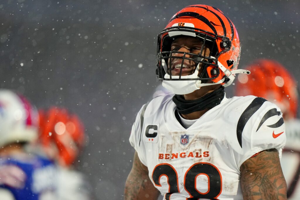 "Uncertainty Surrounds Bengals' Joe Mixon and Joe Burrow's Contract Talks"
