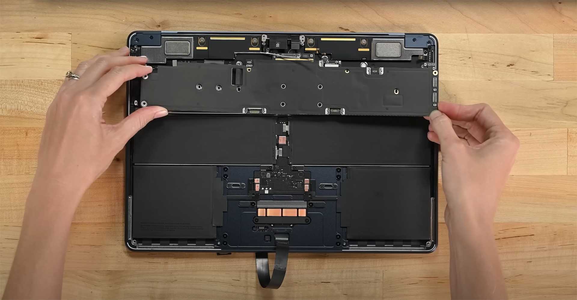 Featured image for Apple's M2 MacBook Air Goes Fanless, But Relies on Inefficient Heat Spreader.