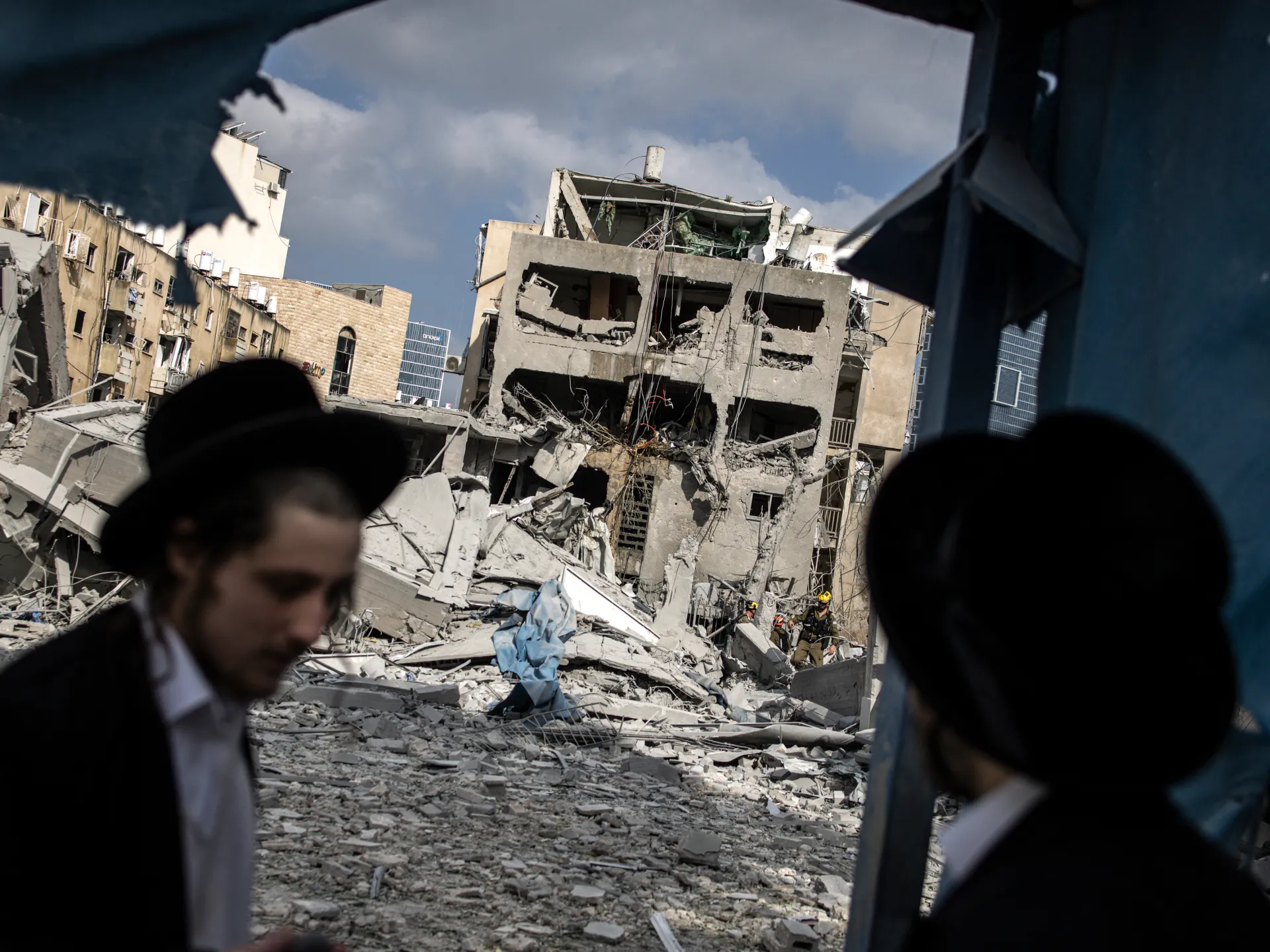 Featured image for Israel-Iran Conflict Escalates with Missile Attacks and Air Control