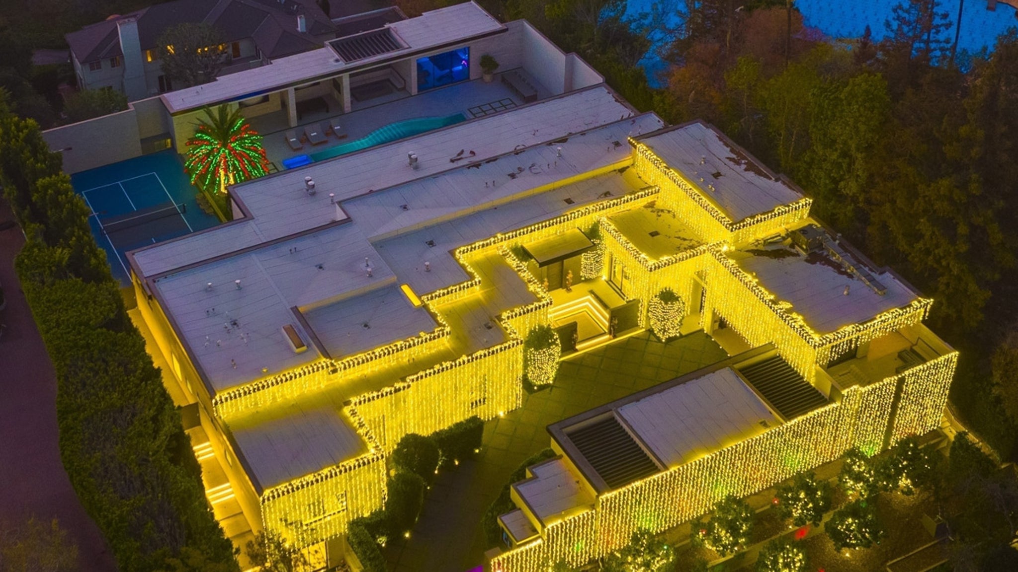 Featured image for "Star-Studded Mansions Shine with Lavish Holiday Transformations"