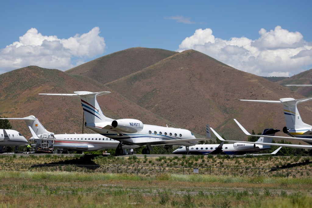 Featured image for "Sun Valley Conference: Media and Tech Moguls Gather Amidst Economic Freeze"